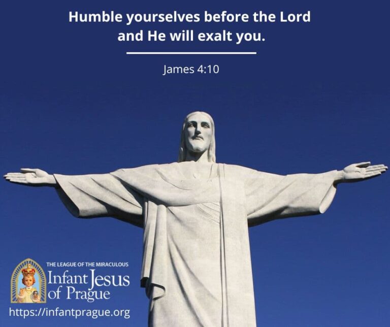 Stone statue of Jesus with his arms extended out at his sides